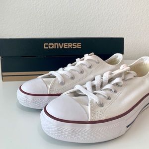 BRAND NEW. NEVER WORN. white converse!!!!